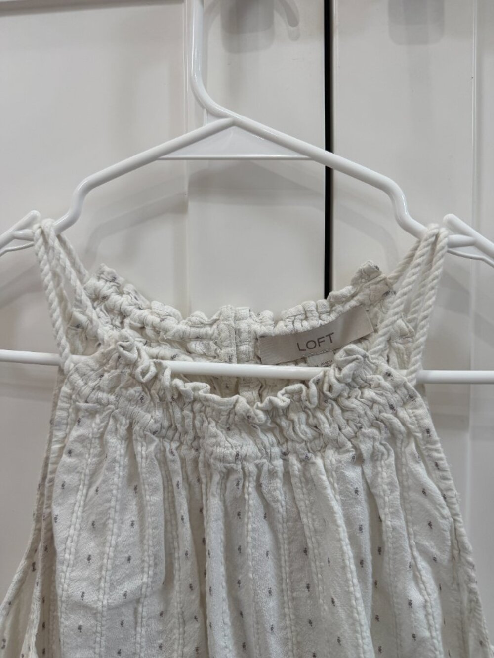 LOFT medium sleeveless top - Picture 2 of 4